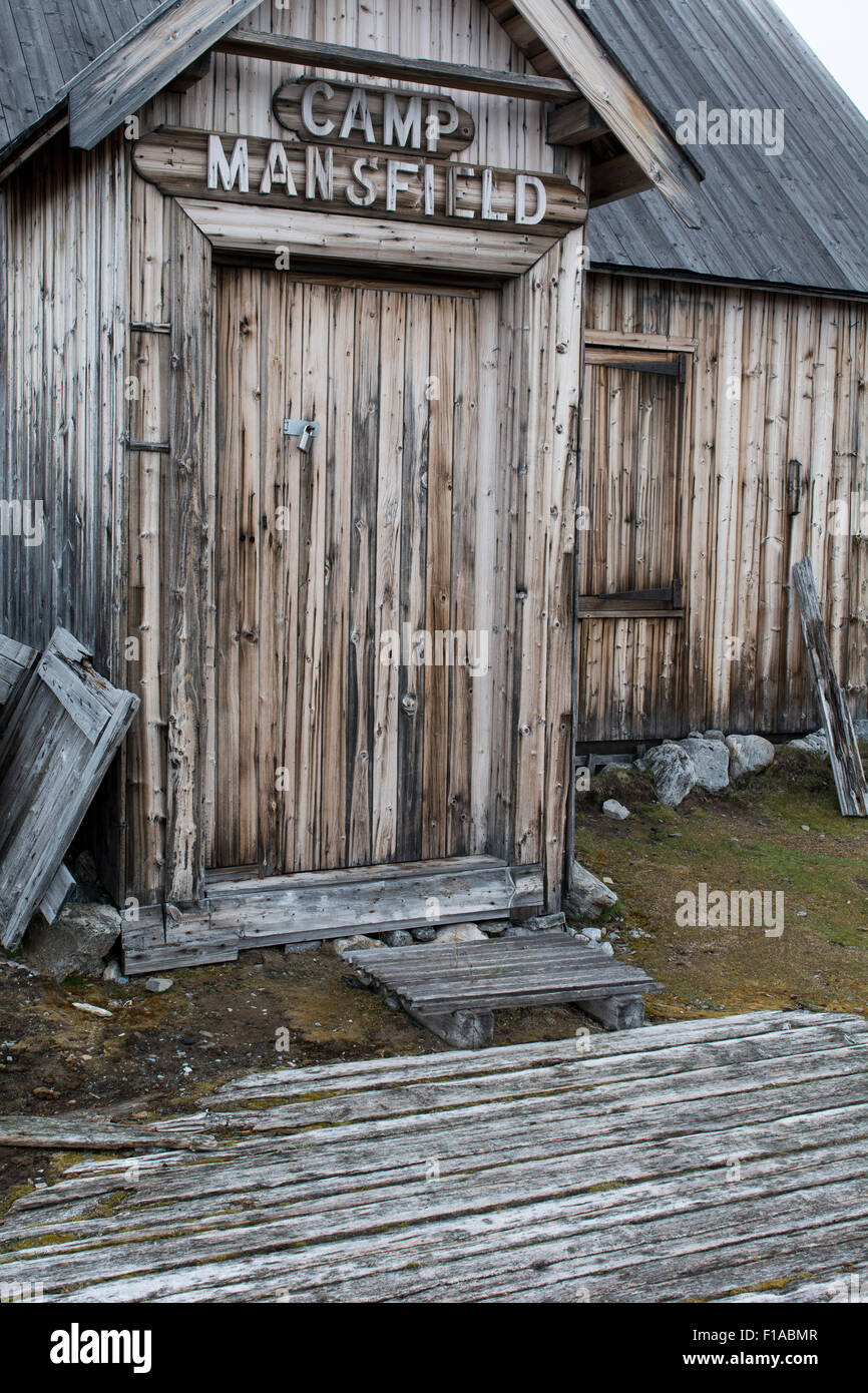 Norvegia, il Mare di Barents, Svalbard, Spitsbergen. Storico di marmo abbandonato insediamento minerario di New London (Ny London). Foto Stock