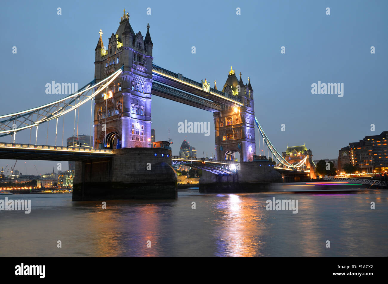 Il Tower Bridge di Londra, Regno Unito, Gran Bretagna Foto Stock