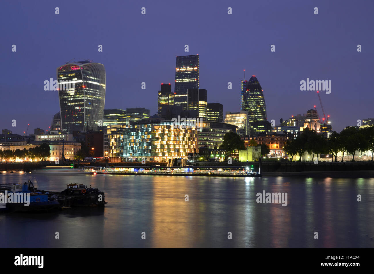 La Skyline di Londra di notte, Thames, London, Regno Unito, Gran Bretagna Foto Stock