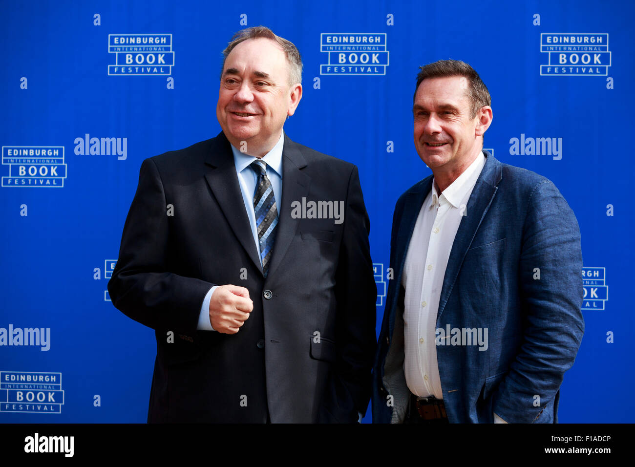 Edimburgo. REGNO UNITO. 31 agosto. Festival Internazionale del Libro di Edimburgo. Giorno 17 il Festival Internazionale del Libro di Edimburgo si svolge nei Charlotte Square Gardens. Nella foto: Alex Salmond e Paul Mason. Pako Mera/Alamy Live News Foto Stock