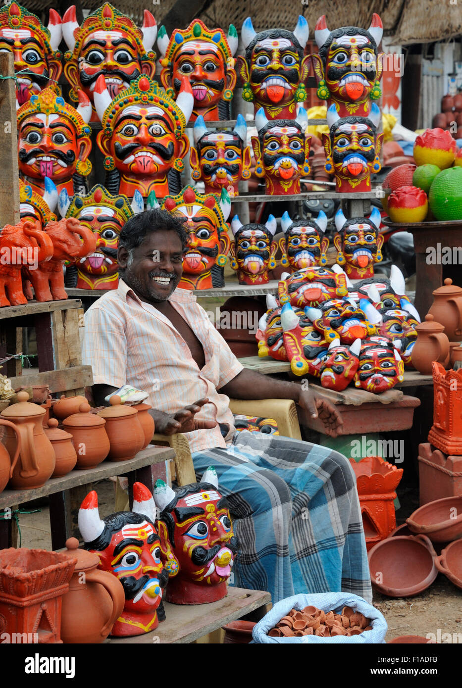 Ceramiche colorate statue, India Foto Stock