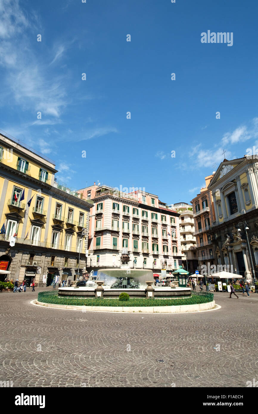 Rotonda e fontana a Napoli, Italia Foto Stock