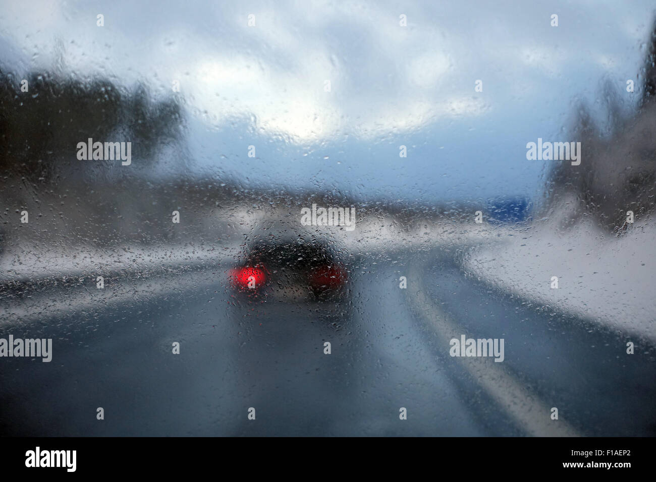 Lederhosen, Germania, Symbolfoto, scarsa visibilità sull'autostrada da Splash Foto Stock