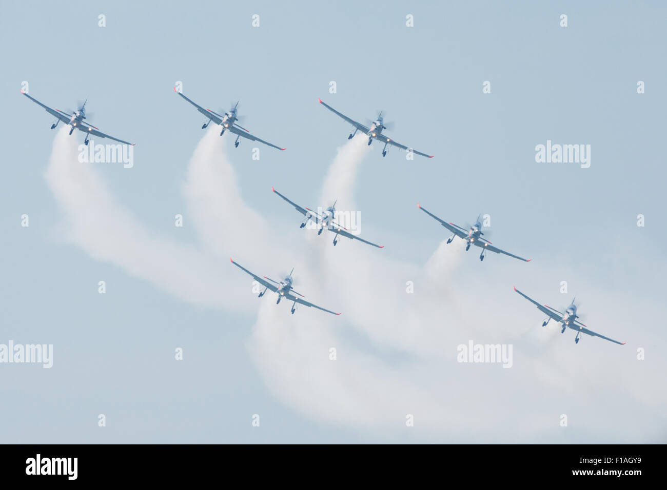 Sliac, Slovacchia. Il 30 agosto, 2015. Orlik aerobatic team esegue la manovra di volo in formazione a SIAF in airshow Sliac, Slovacchia il 30 agosto 2015 Credit: Lubos Paukeje/Alamy Live News Foto Stock