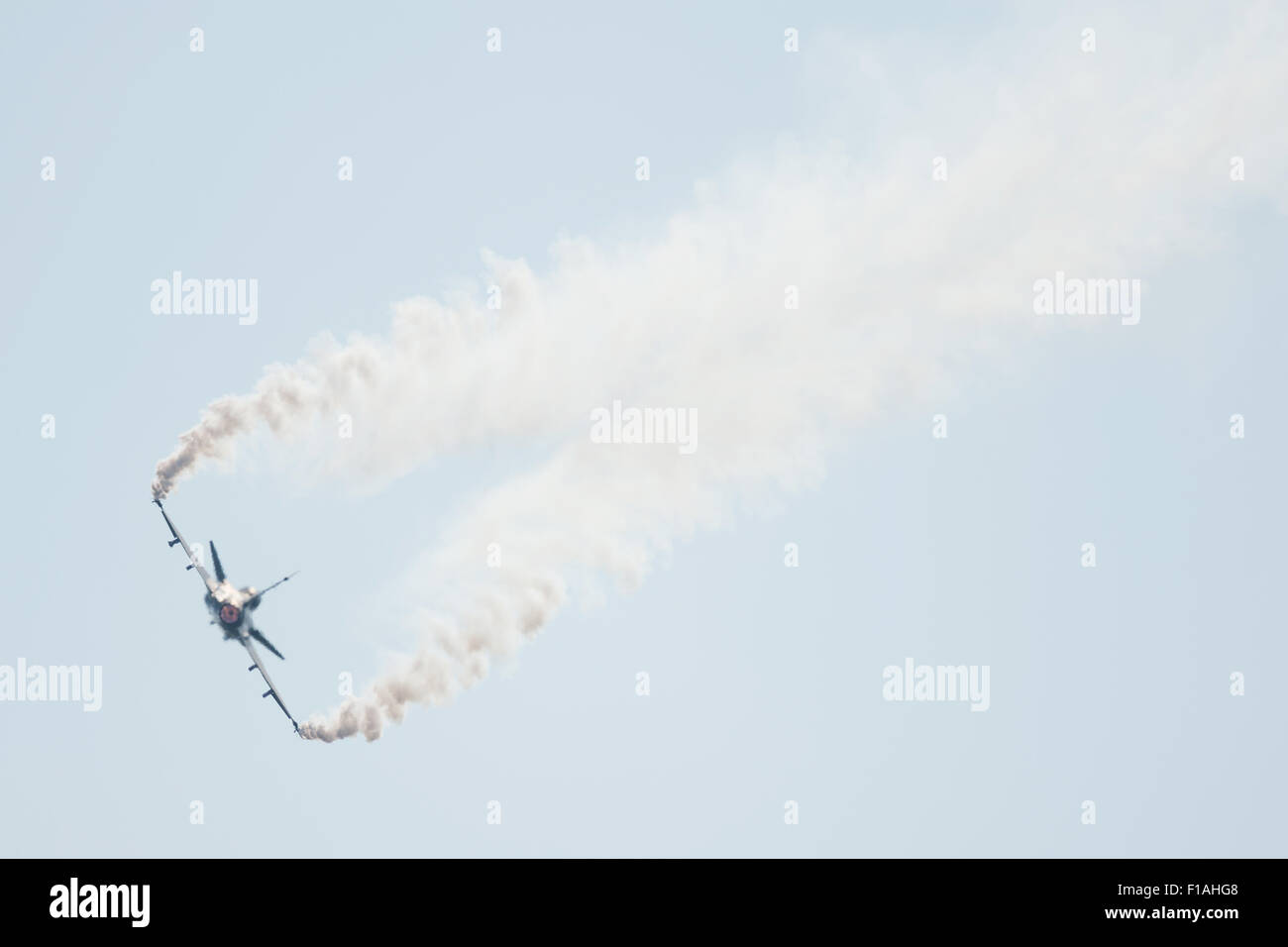 Sliac, Slovacchia. Il 30 agosto, 2015. Volo di JAS 39D Gripen durante airshow SIAF in Sliac, Slovacchia il 30 agosto 2015 Credit: Lubos Paukeje/Alamy Live News Foto Stock