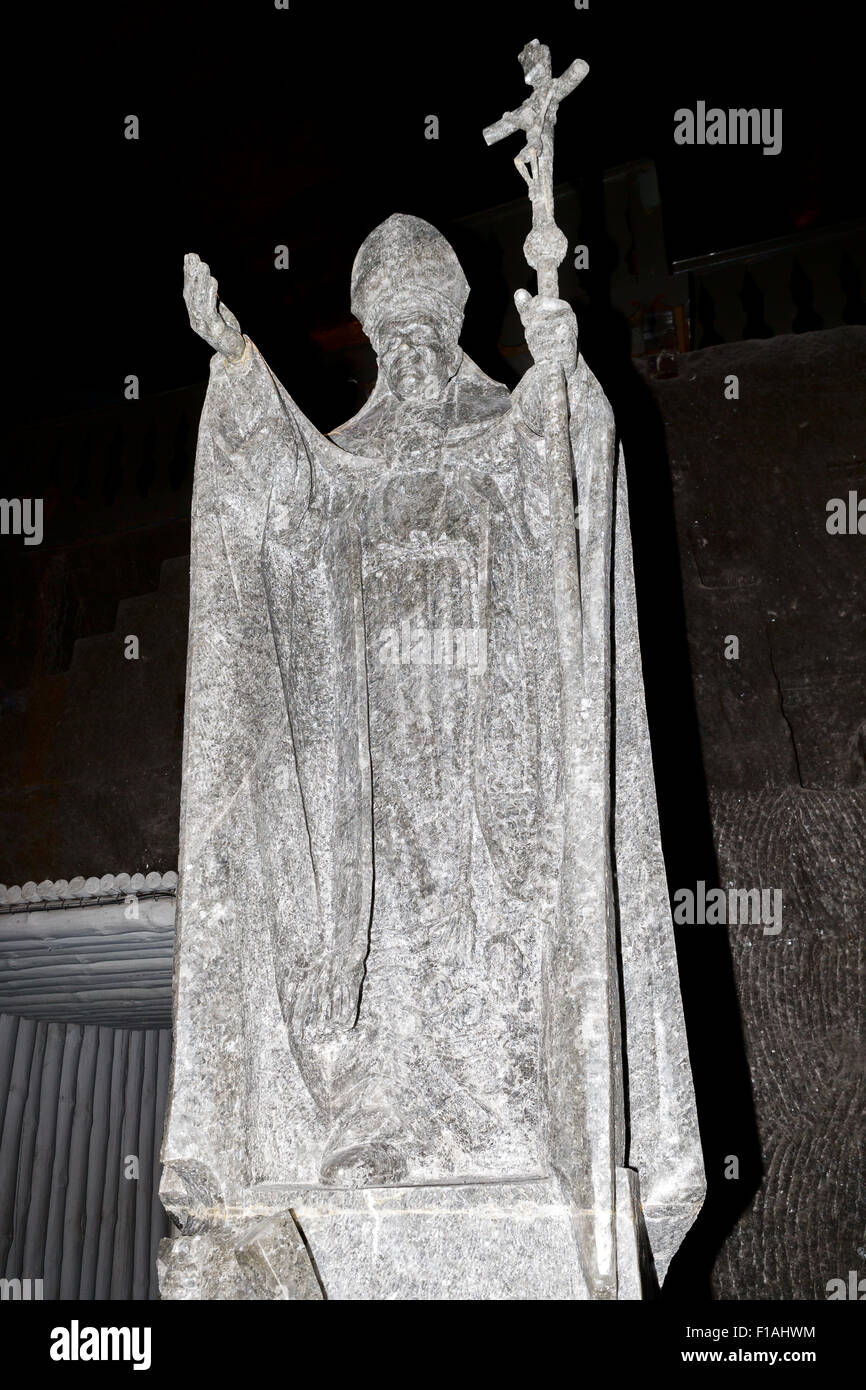 Statua di sale di Papa Giovanni Paolo II, Cappella di San Kinga, miniera di sale di Wieliczka, Kopalnia soli, vicino a Cracovia, Polonia Foto Stock