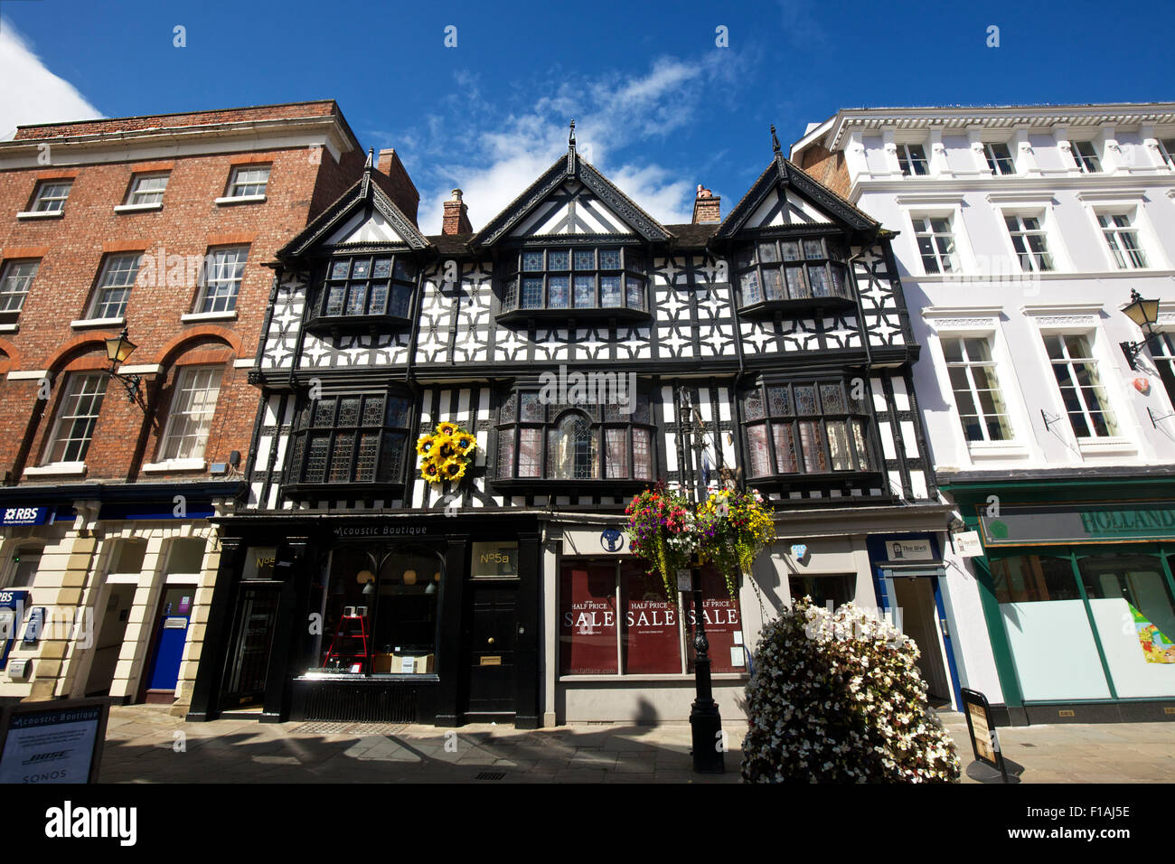 Negozi Market Sq Shrewsbury Shropshire West Midlands England Regno Unito Foto Stock