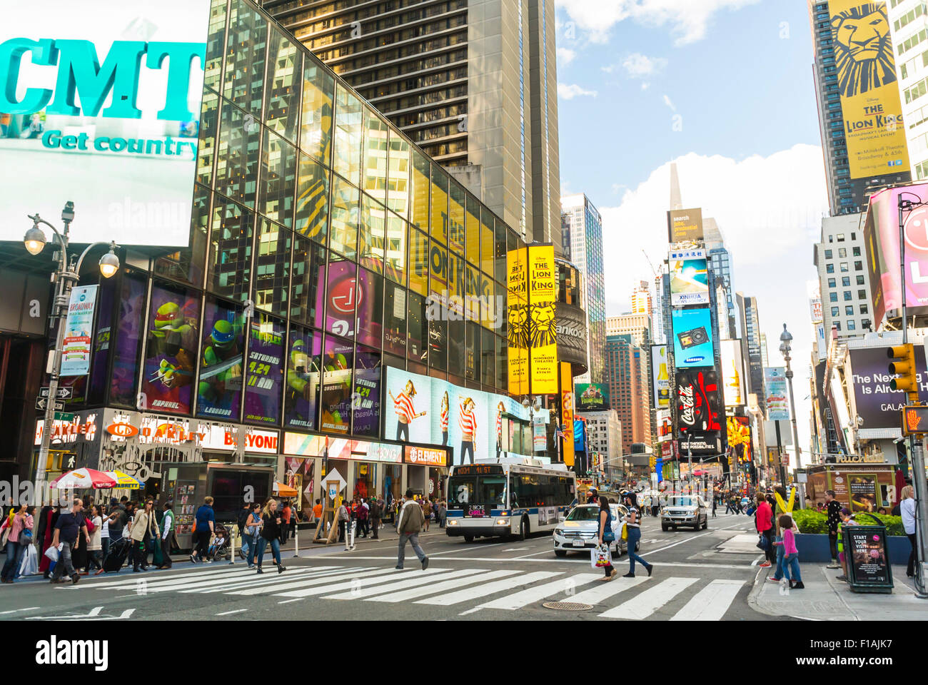 New York City, USA, Street Scenes, quartiere di Times Square, quartiere, grande folla di persone, passeggiate urbane, traffico dei teatri Foto Stock