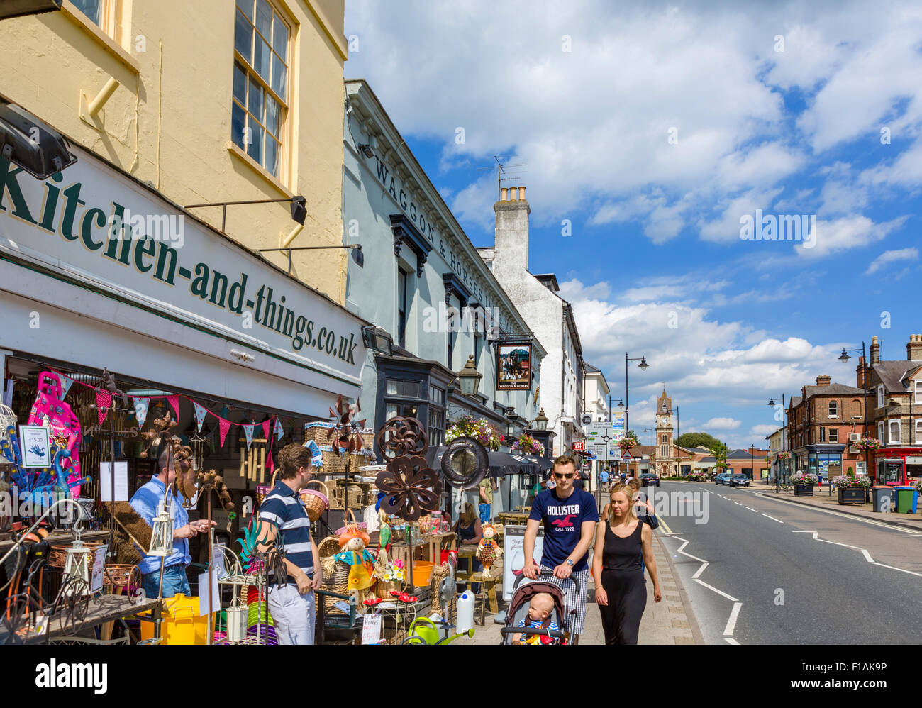 I negozi di High Street, Newmarket, Suffolk, Inghilterra, Regno Unito Foto Stock