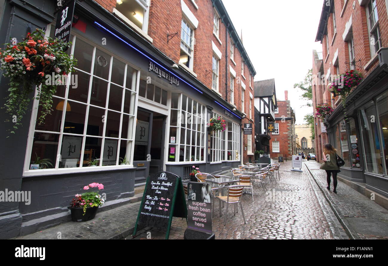 Hay Lane a Coventry Cathedral Quarter cercando di drammaturgo la gabbia e il ristorante (l), Coventry city centre, England Regno Unito Foto Stock