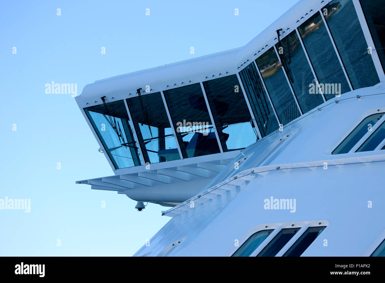 In prossimità della parte anteriore e il ponte del Celebrity Eclipse nave da crociera Foto Stock