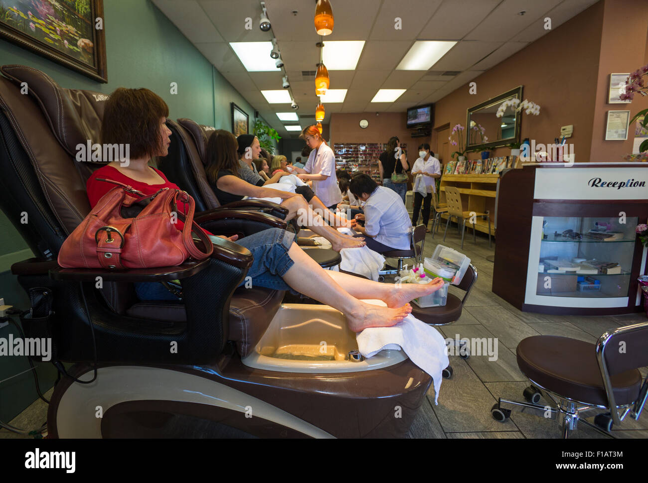 Vietnamese-American, donna adulta, pedicure, manicure, Novato, Marin County, California Foto Stock