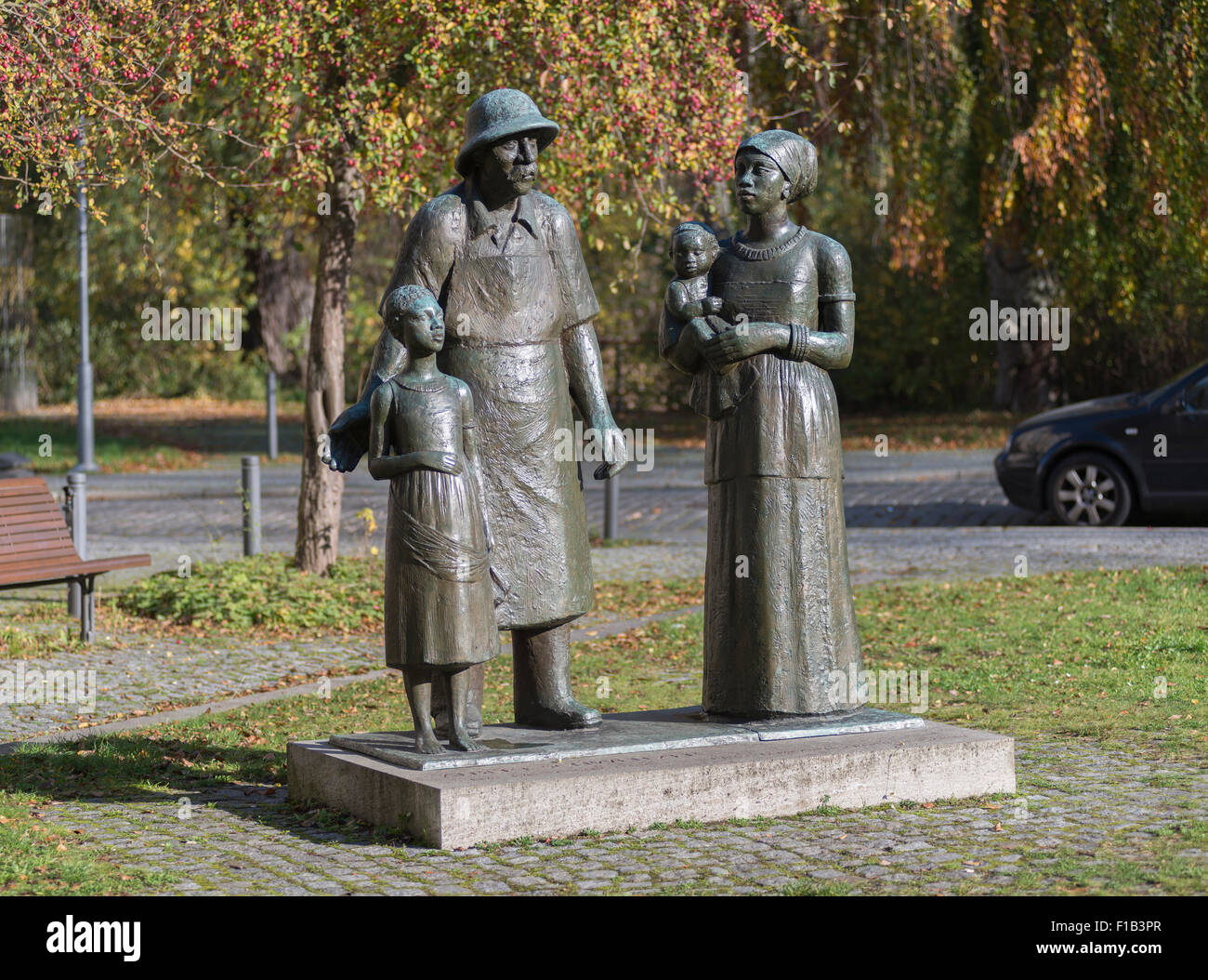 Monumento a Albert Schweitzer, 1875-1965, scolpito da Gerhard Geyer, Weimar, Turingia, Germania Foto Stock
