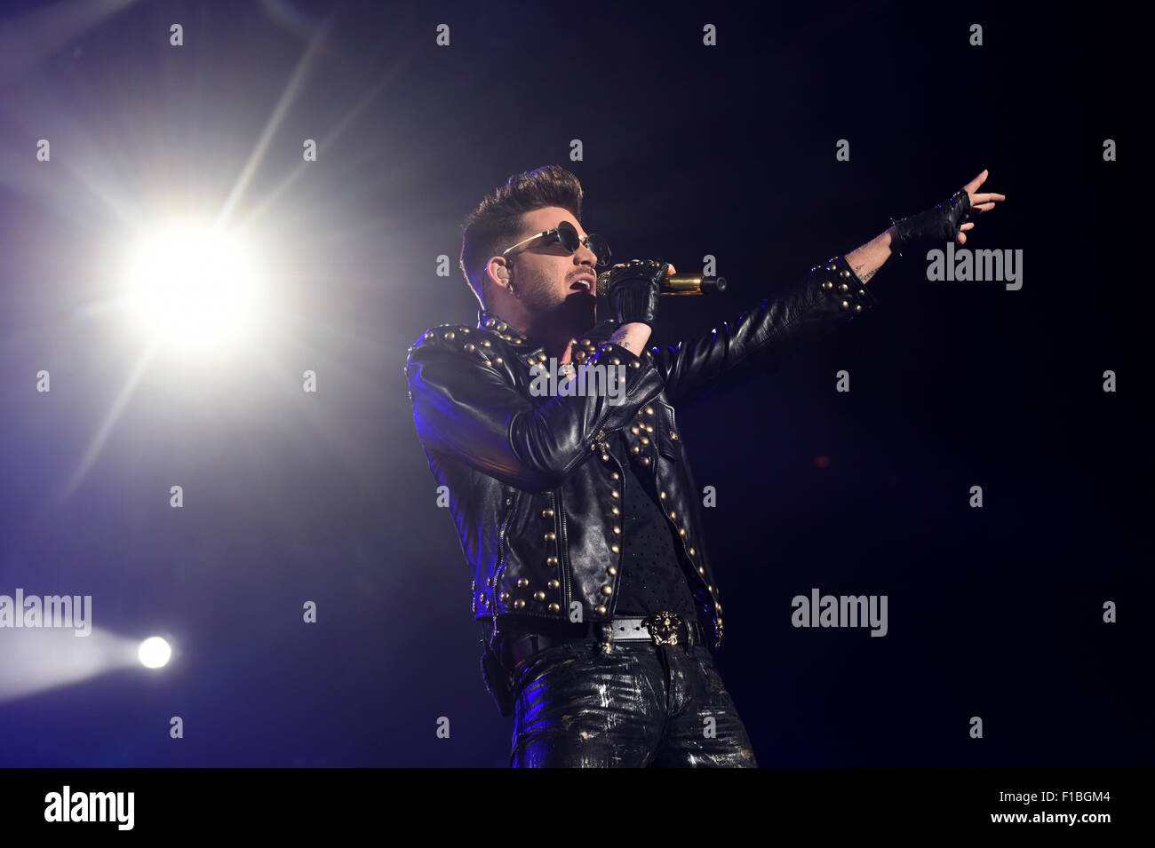 Berlino, Germania, Adam Lambert, cantante, con la regina in un concerto in O2 World Foto Stock