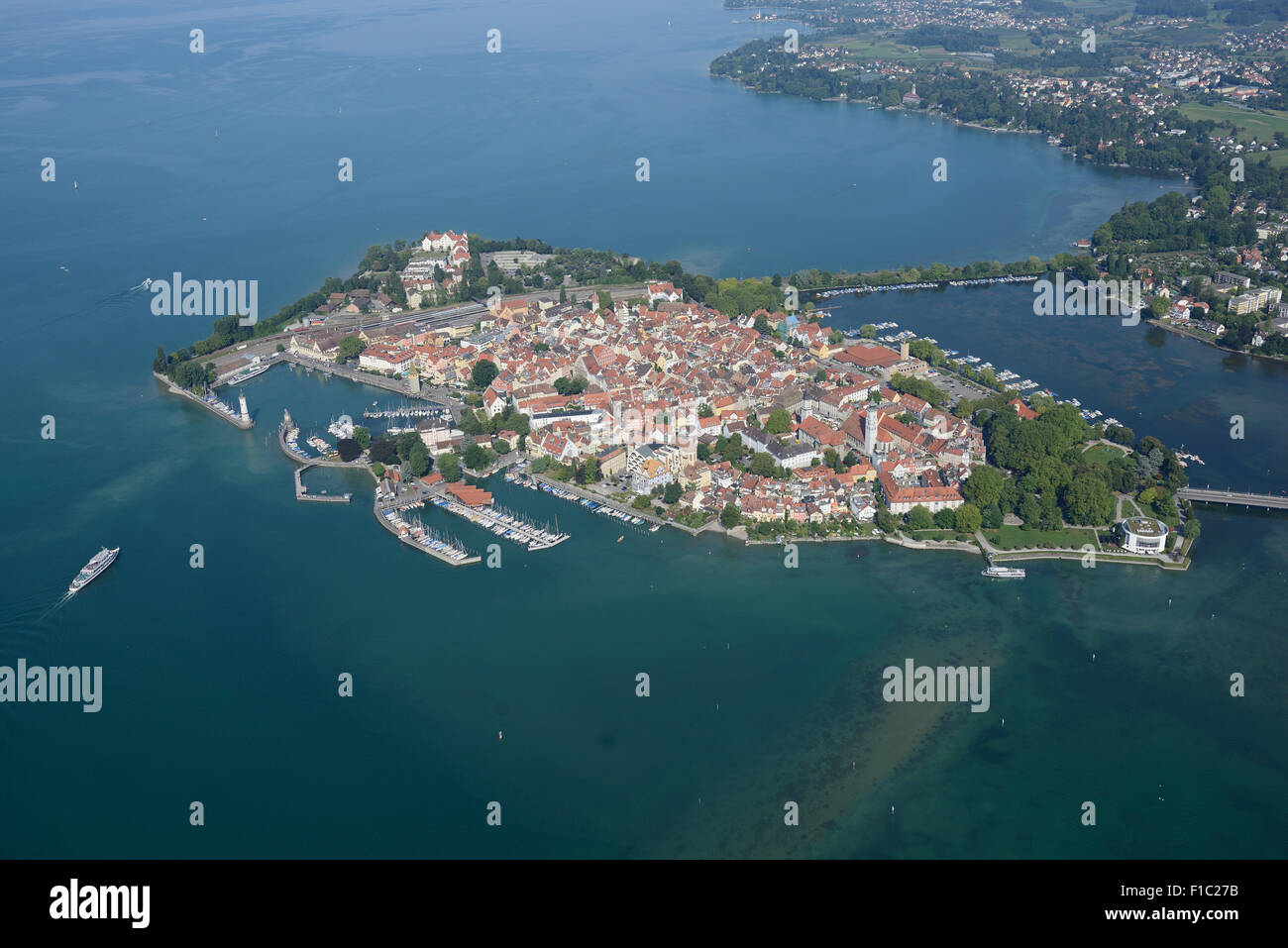 VISTA AEREA. Isola di Lindau. Lindau, Lago di Costanza, Baviera, Germania. Foto Stock