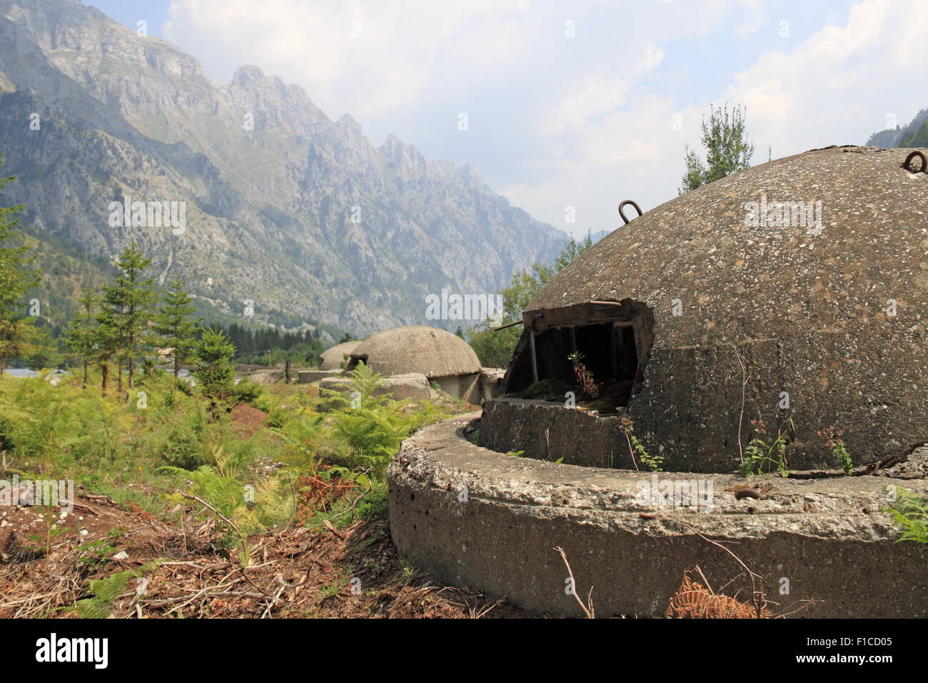 Guerra fredda bunker, Valbona, Valbona Parco Nazionale della valle maledetta, montagne, Albania, Balcani, Europa Foto Stock