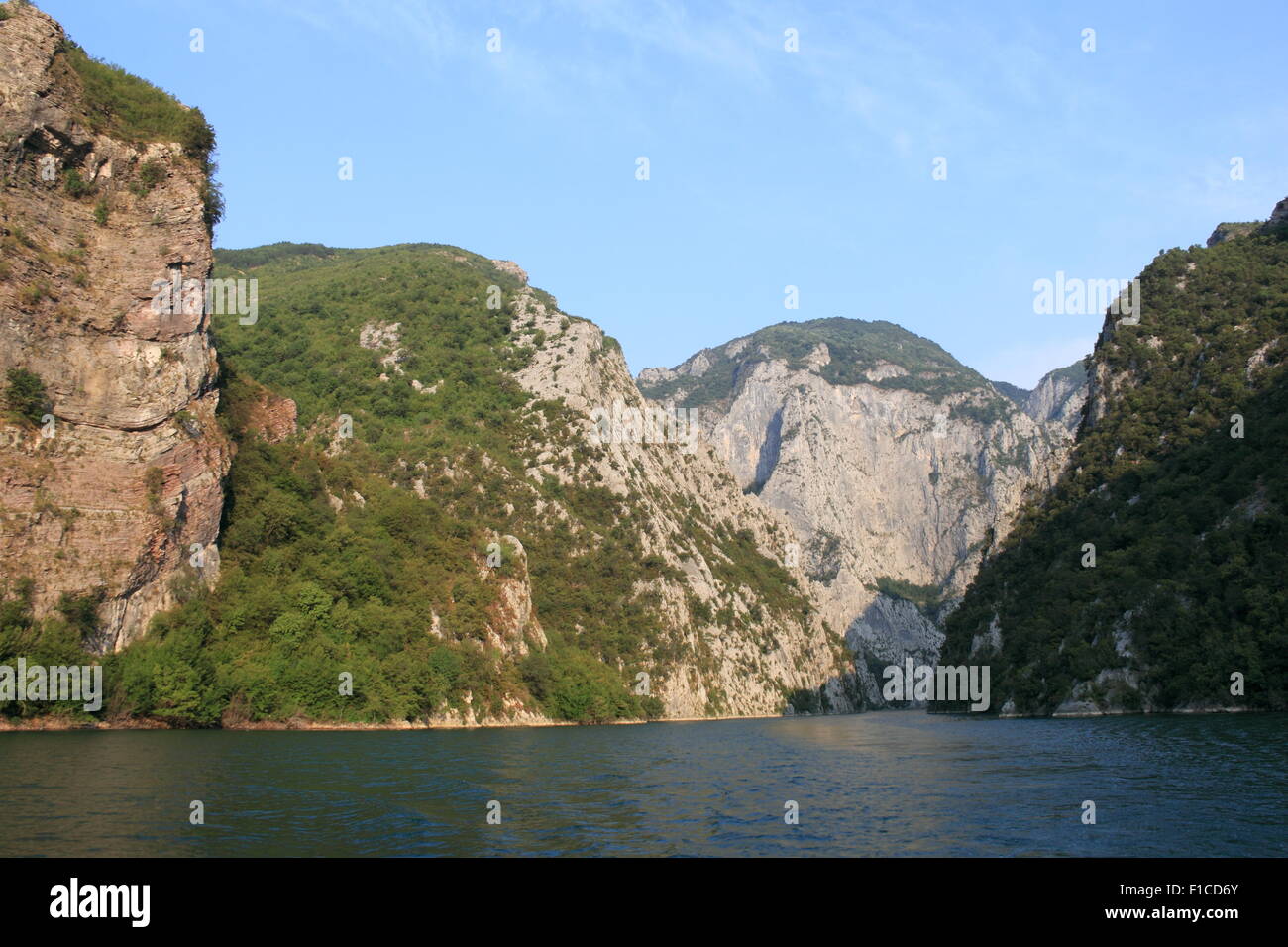 Brisa, Komani-Fierza traghetti passeggeri, Lago Komani, Drini Valley, Tropoja, Albania, Balcani, Europa Foto Stock