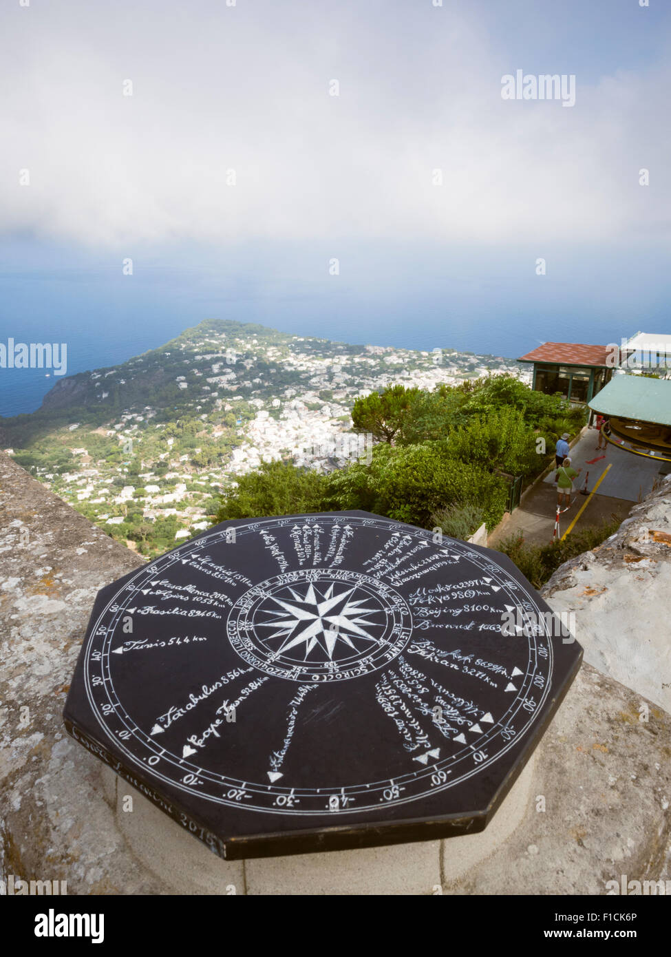 Vista dalla sommità del Monte Solaro a Capri Italia Foto Stock