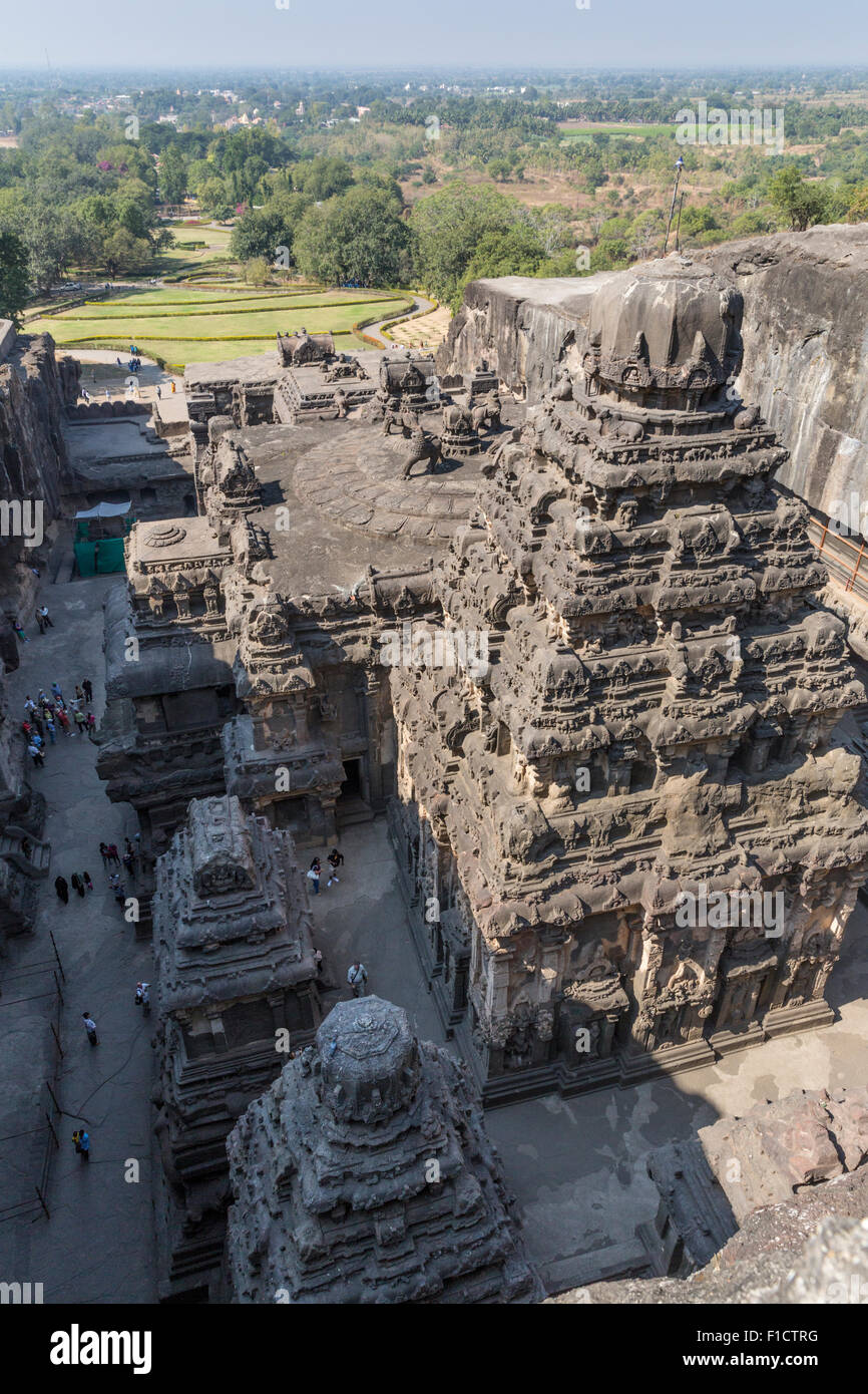 Vista dall'alto di Kailasa indù santuario nelle Grotte di Ellora nel complesso nello Stato di Maharashtra, India Foto Stock