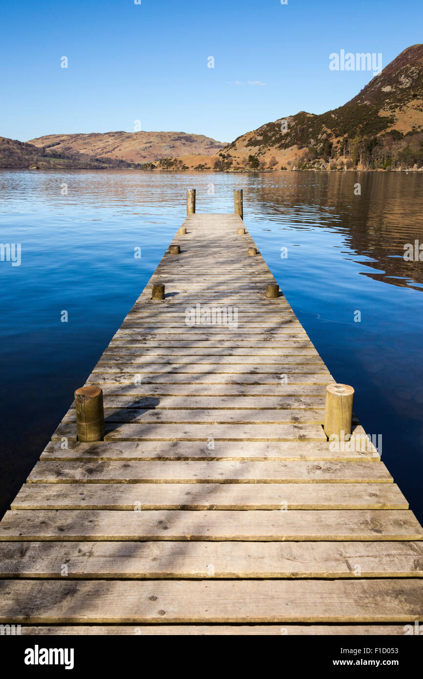 Jetty di Lake Ullswater e luogo cadde sulla destra, Glenridding, Lake District, Cumbria, Inghilterra Foto Stock