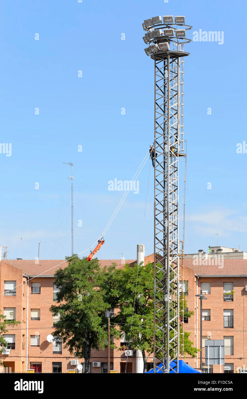 Unidentified guardia civile di soccorso alpino gruppo, è di fare una mostra in Alcala de Henares, il 29 agosto 2014. Foto Stock