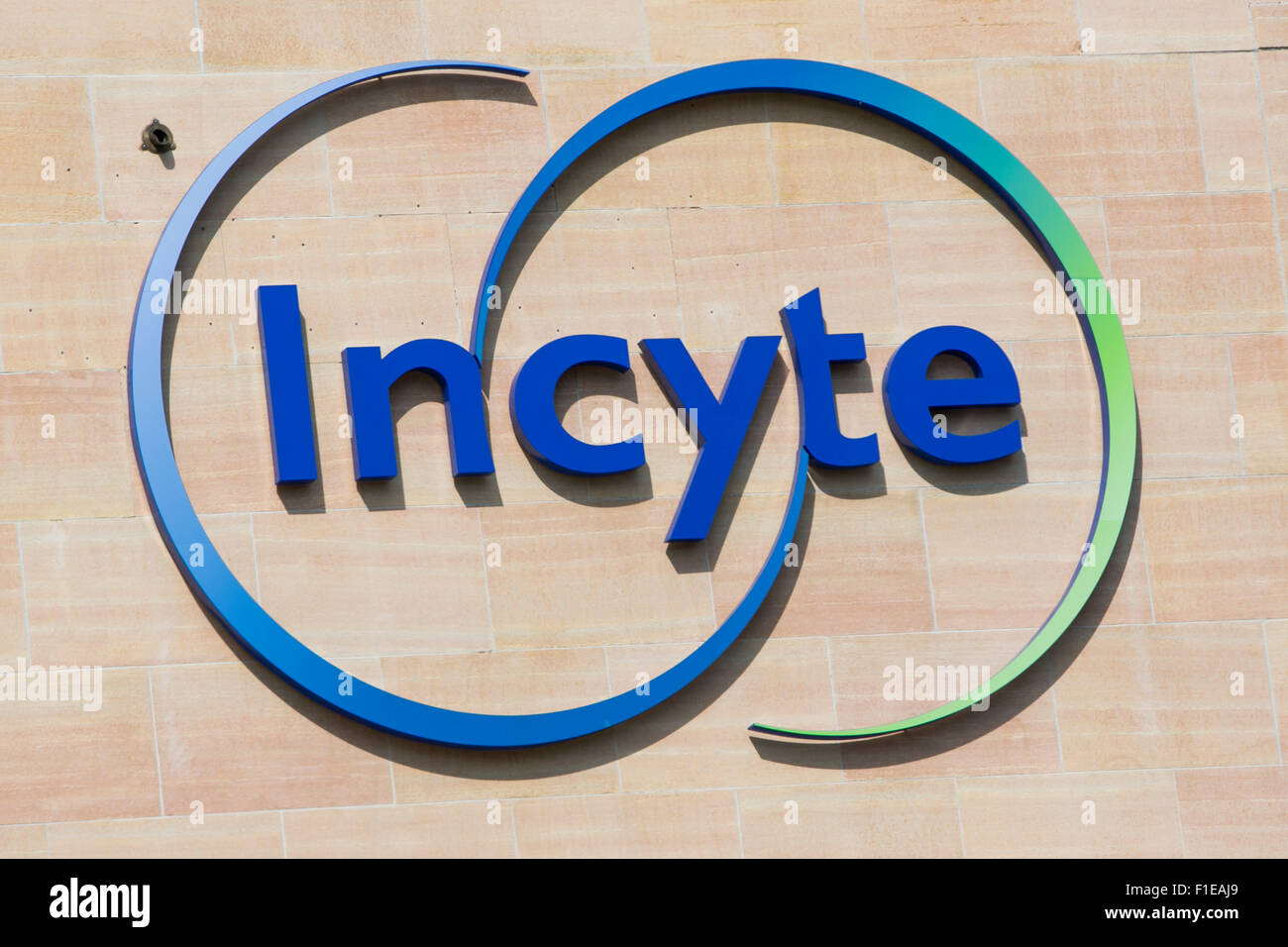Un logo segno al di fuori della sede della Incyte Corporation in Wilmington, Delaware il 29 agosto 2015. Foto Stock