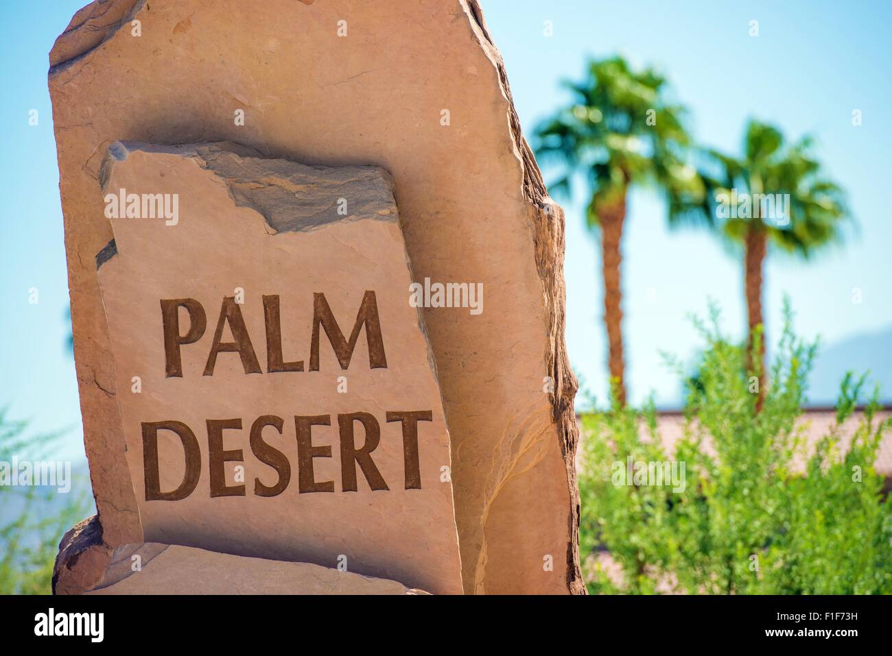 Palm Desert segno di pietra. Palm Desert city entrata segno. California Coachella Valley. Stati Uniti. Foto Stock