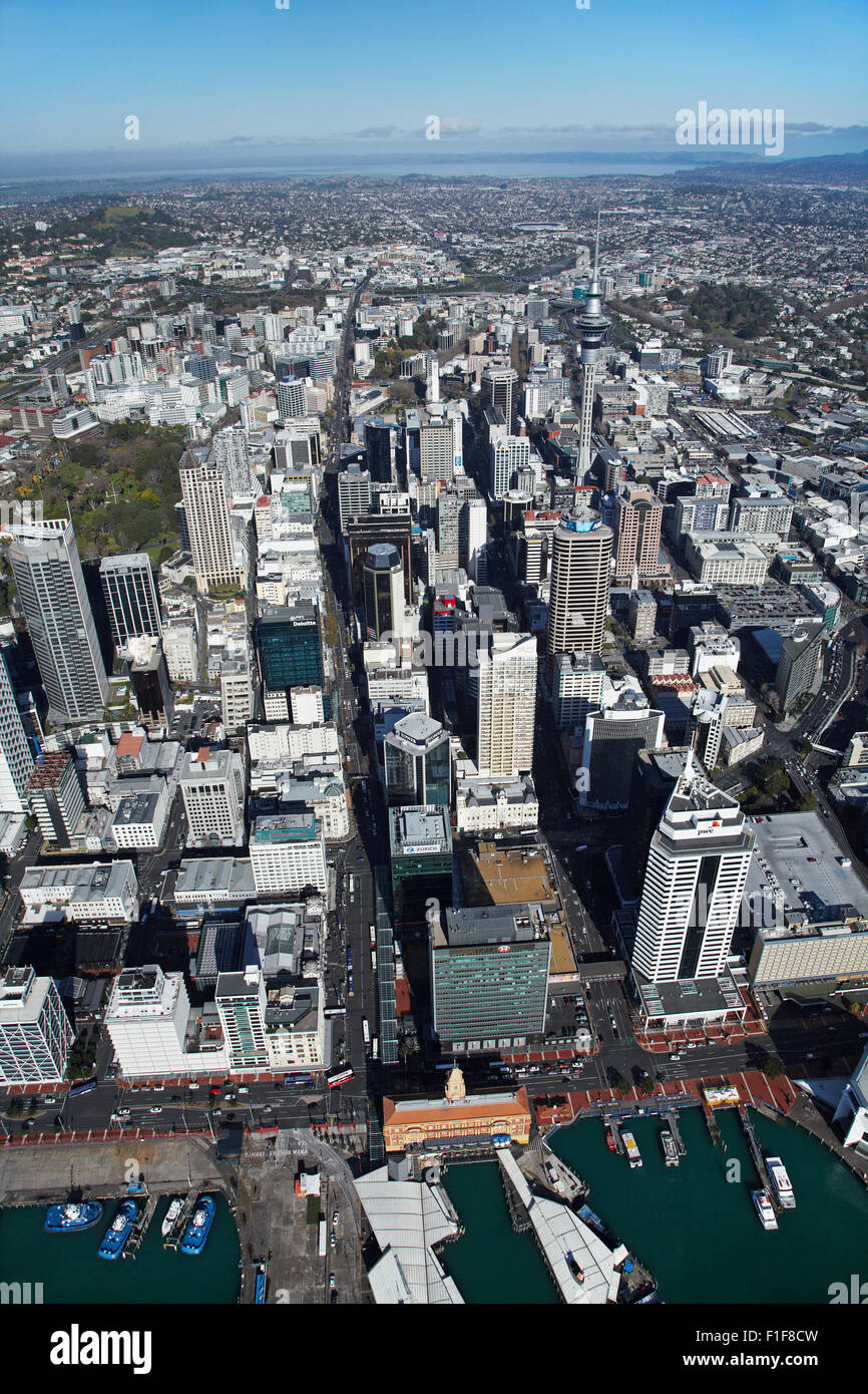 Ferry Terminal, Queen Street e il CBD di Auckland, Isola del nord, Nuova Zelanda - aerial Foto Stock