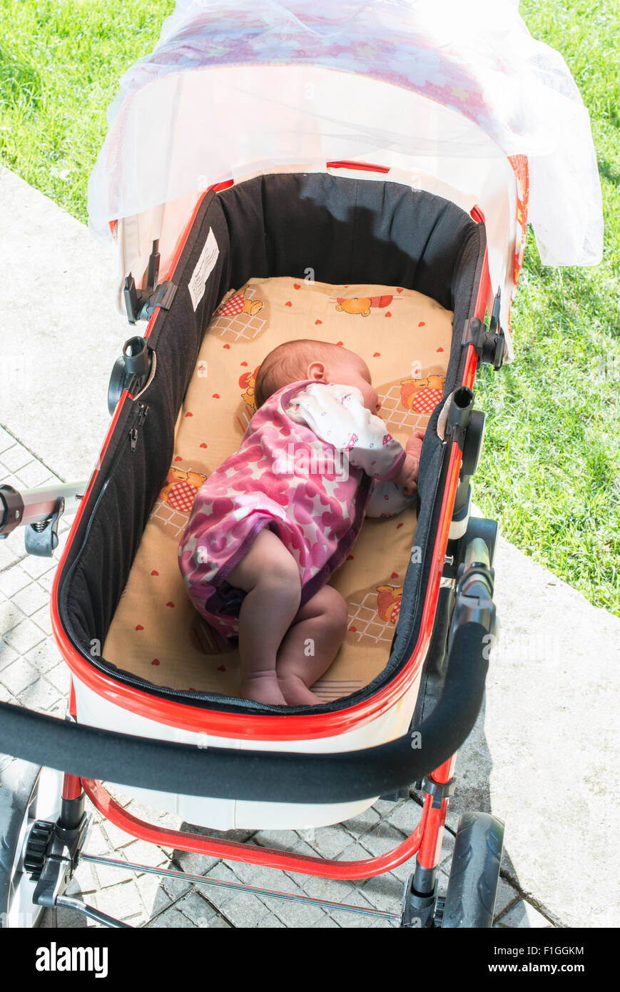 Baby sleep in baby buggy. Close up Foto Stock