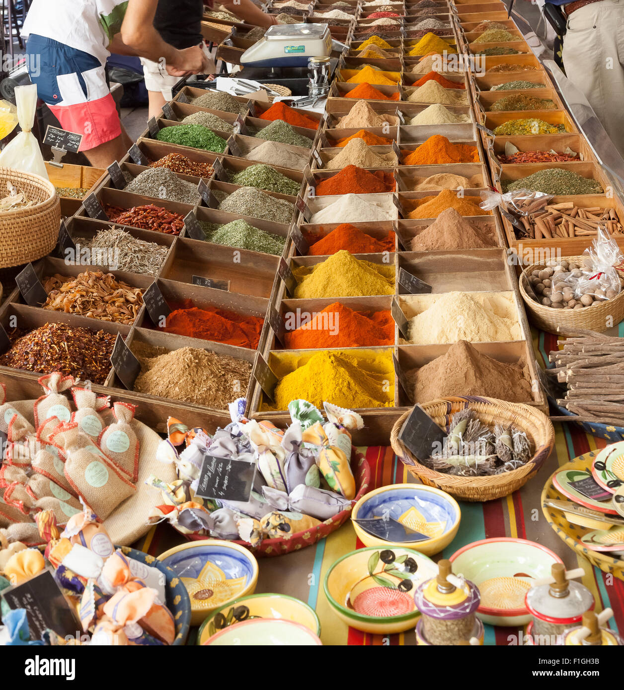 Il mercato provenzale in Antibes, Francia Foto Stock