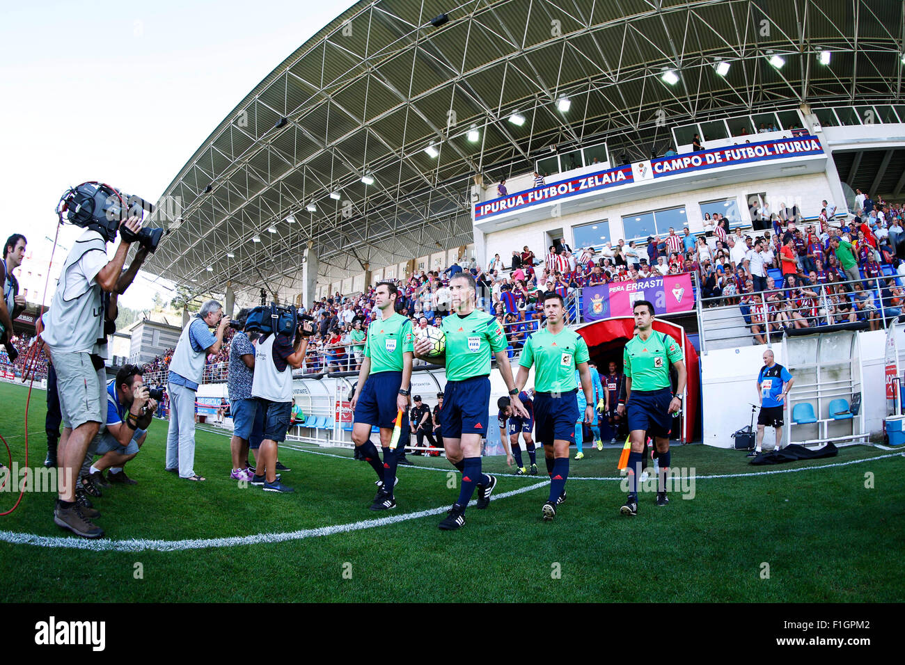 Arbitro, 30 agosto 2015 - Calcetto : Spagnolo Primera Division "Liga BBVA" corrispondono tra SD Eibar 2-0 Athletic Club Bilbao a Ipurua in Eibar, Spagna. © D.Nakashima/AFLO/Alamy Live News Foto Stock