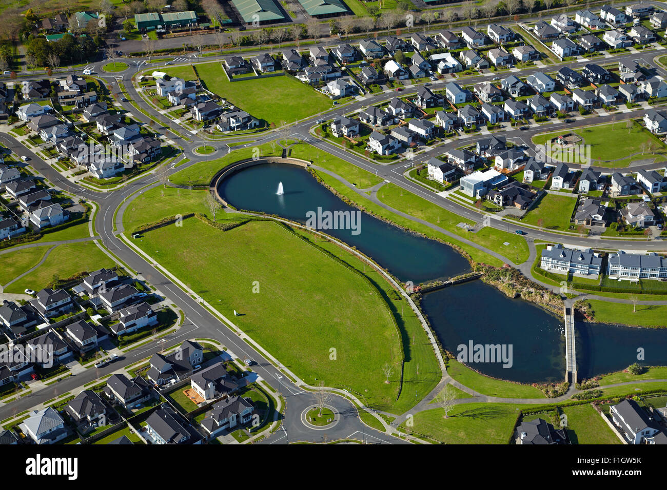 Laghi Karaka housing development, Karaka, Auckland, Isola del nord, Nuova Zelanda - aerial Foto Stock