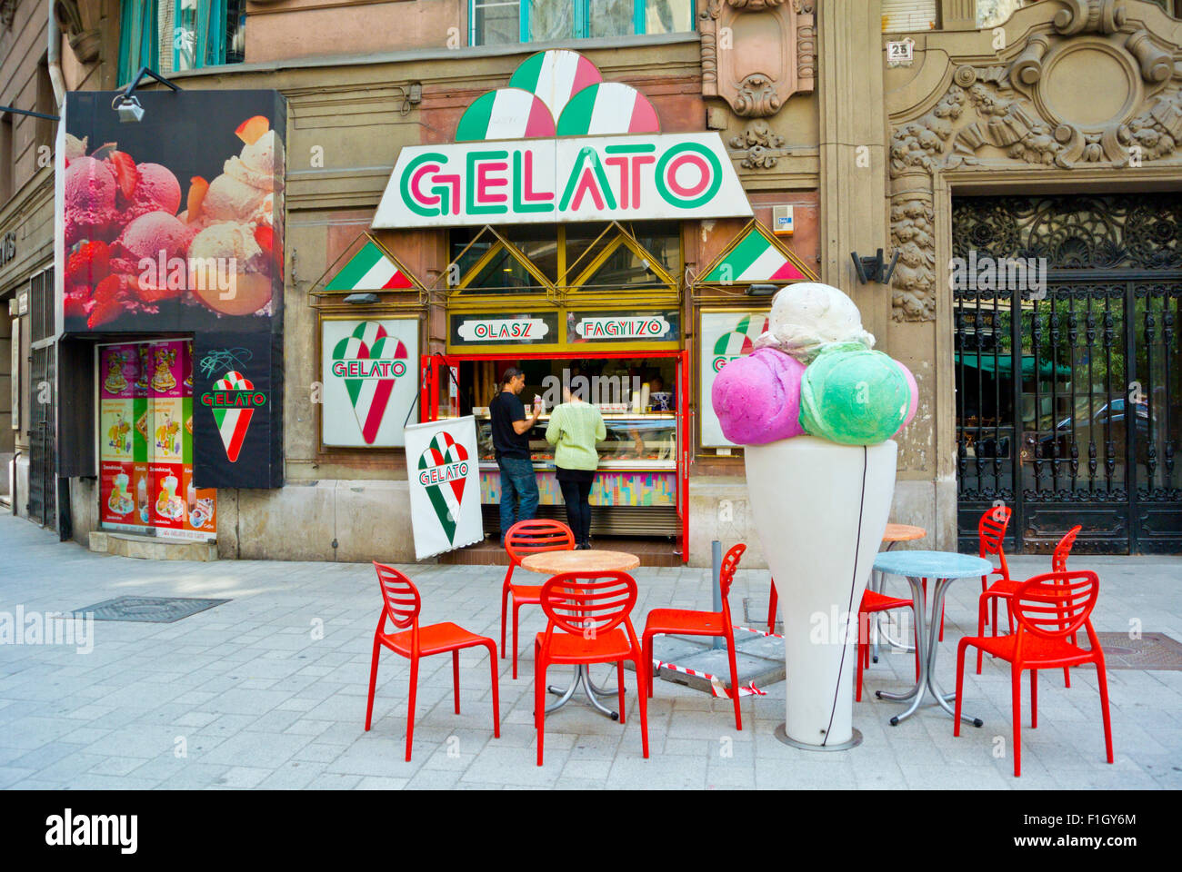 Gelateria, vendere il gelato italiano, Central Budapest, Ungheria, Europa Foto Stock