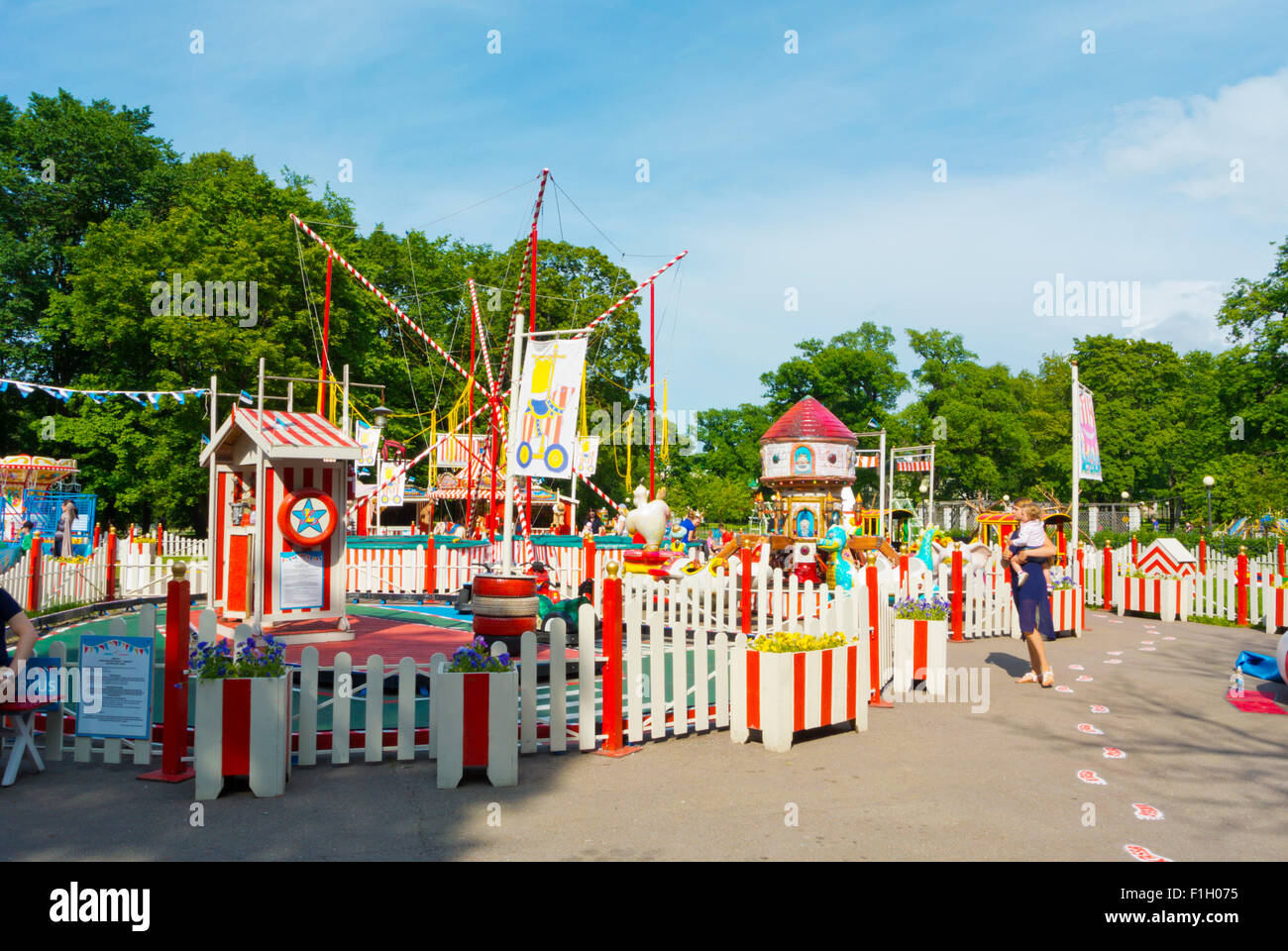 Parco divertimenti per bambini con giostre, distretto di Kadriorg, Tallinn, Harju County, Estonia, Europa Foto Stock