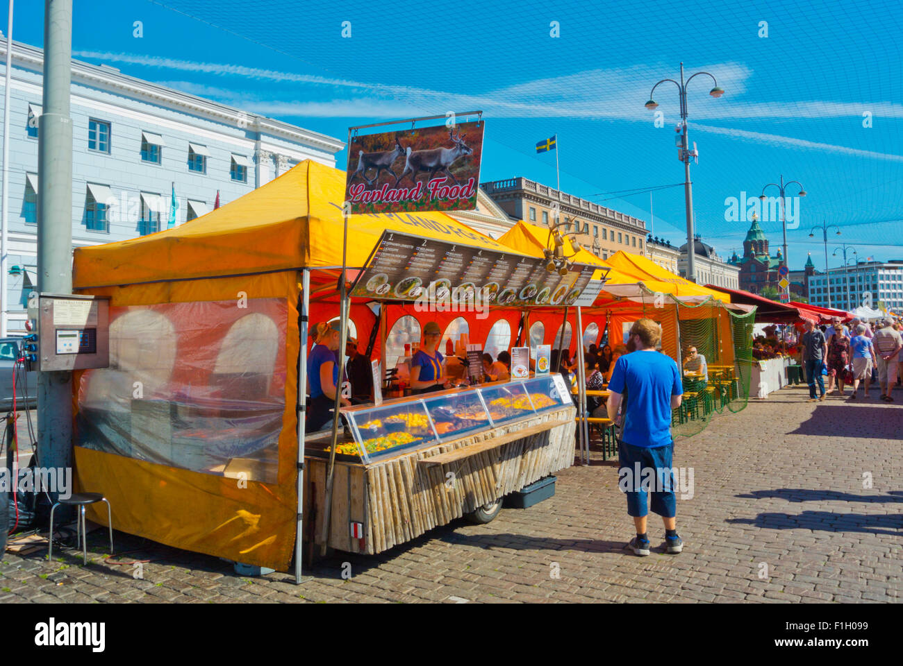 Il cibo e le bevande di bancarelle, Kauppatori, la piazza del mercato, Helsinki, Finlandia, Europa Foto Stock