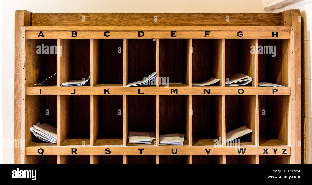 A-Z vano portaoggetti fori per lettere Foto Stock