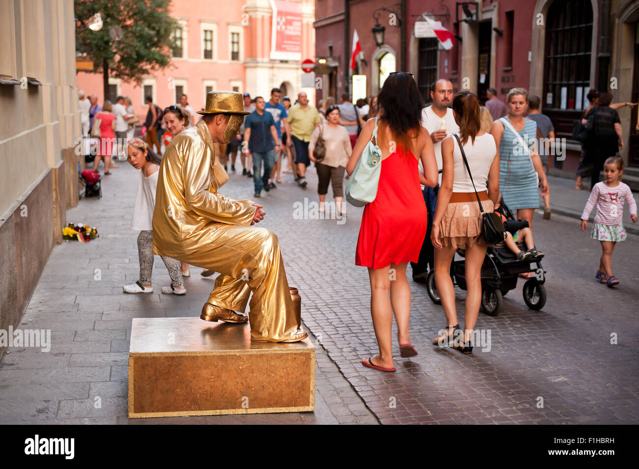 La levitazione golden vestito uomo Foto Stock