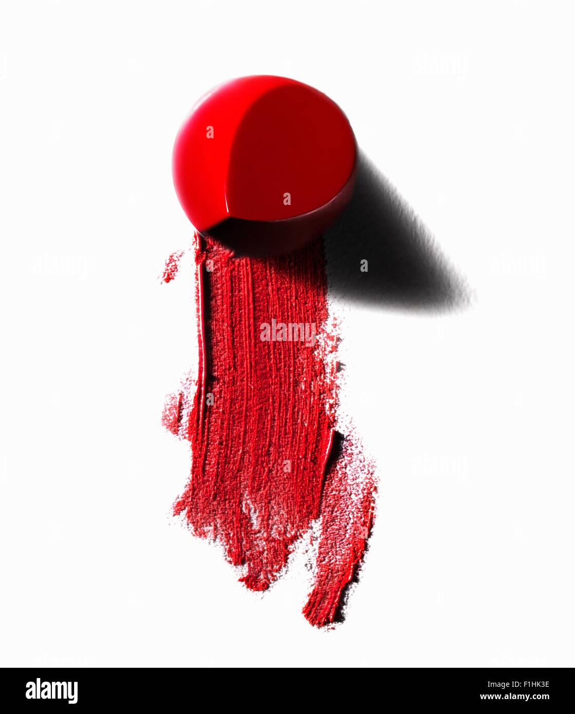 Abstract del pezzo di rossetto rosso e linea di sbavature Foto Stock