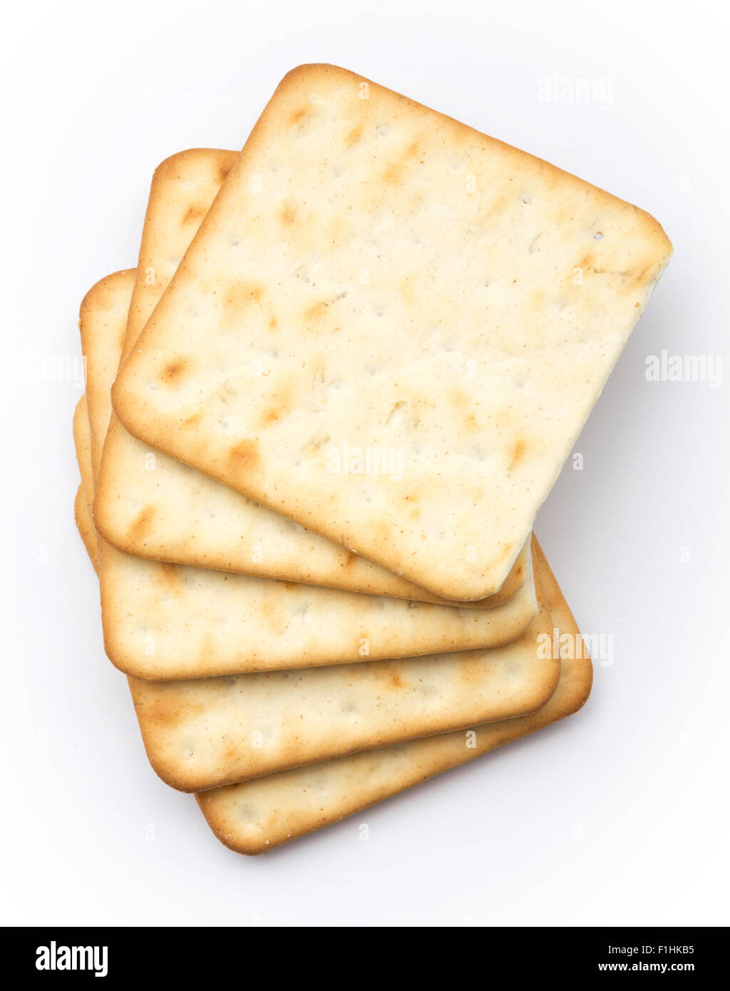 Formaggio crackers o biscotti isolato su uno sfondo bianco. Foto Stock