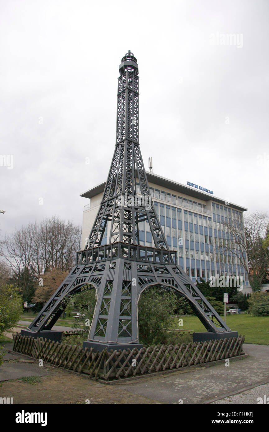 Eiffelturm, Centro Francaise, Berlino-Tegel. Foto Stock
