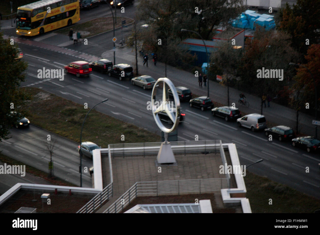 Luftbild: Mercedes-Stern am Potsdamer Platz, Berlin-Tiergarten. Foto Stock