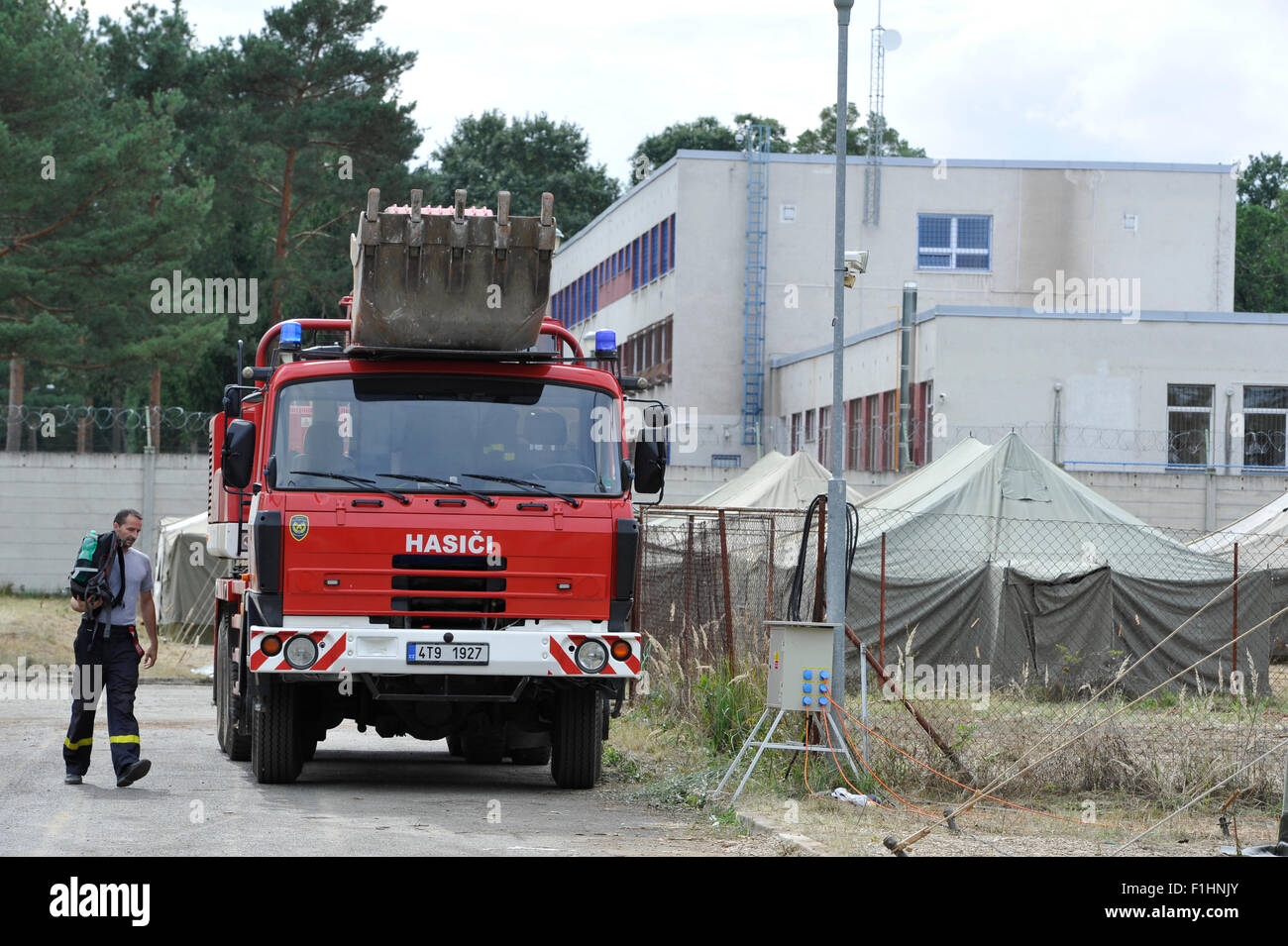 La tenda temporanea struttura di detenzione per rifugiati in Breclav-Postorna, la Moravia Meridionale, nella Repubblica Ceca il 2 settembre 2015. (CTK foto/Vaclav Salek) Foto Stock