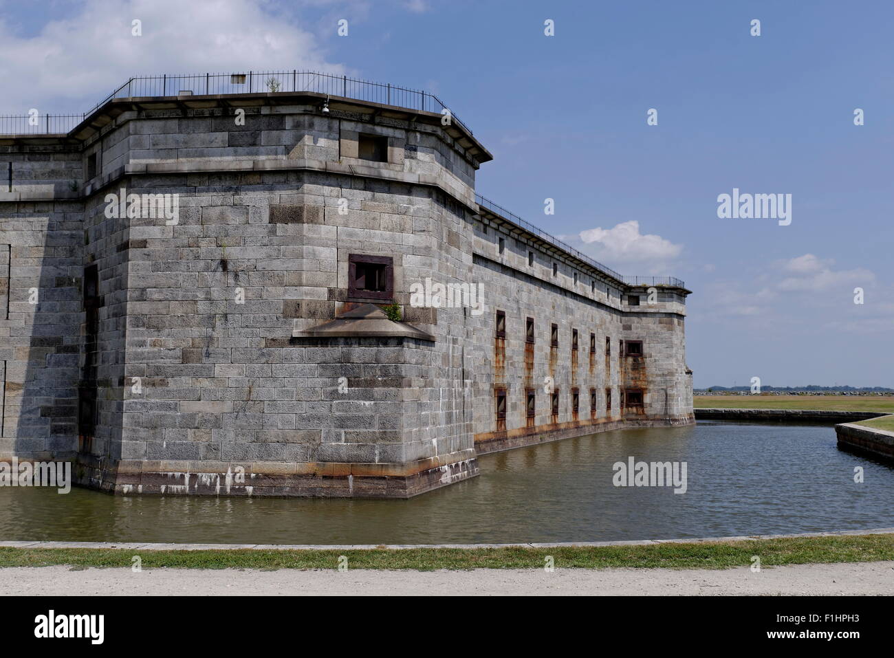 Fort Delaware visto dal lato destro del porto di sally, con fossato. Foto Stock