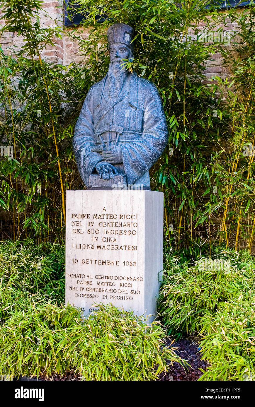 Italia Marche Macerata Busto di Matteo Ricci, il missionario in Cina 1552/1610, nonché famoso Leopardi maceratese di tutti i tempi, morì a Pechino Foto Stock
