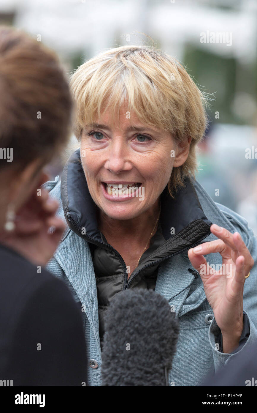 Londra, Regno Unito. Il 2 settembre 2015. British attrice Emma Thompson conduce la Greenpeace 'Salva l'artico' protestare presso Shell il South Bank headquarters. La protesta mette in evidenza la necessità di proteggere l'Artico dalla compagnia petrolifera di foratura. Foto: Nick Savage/Alamy Live News Foto Stock