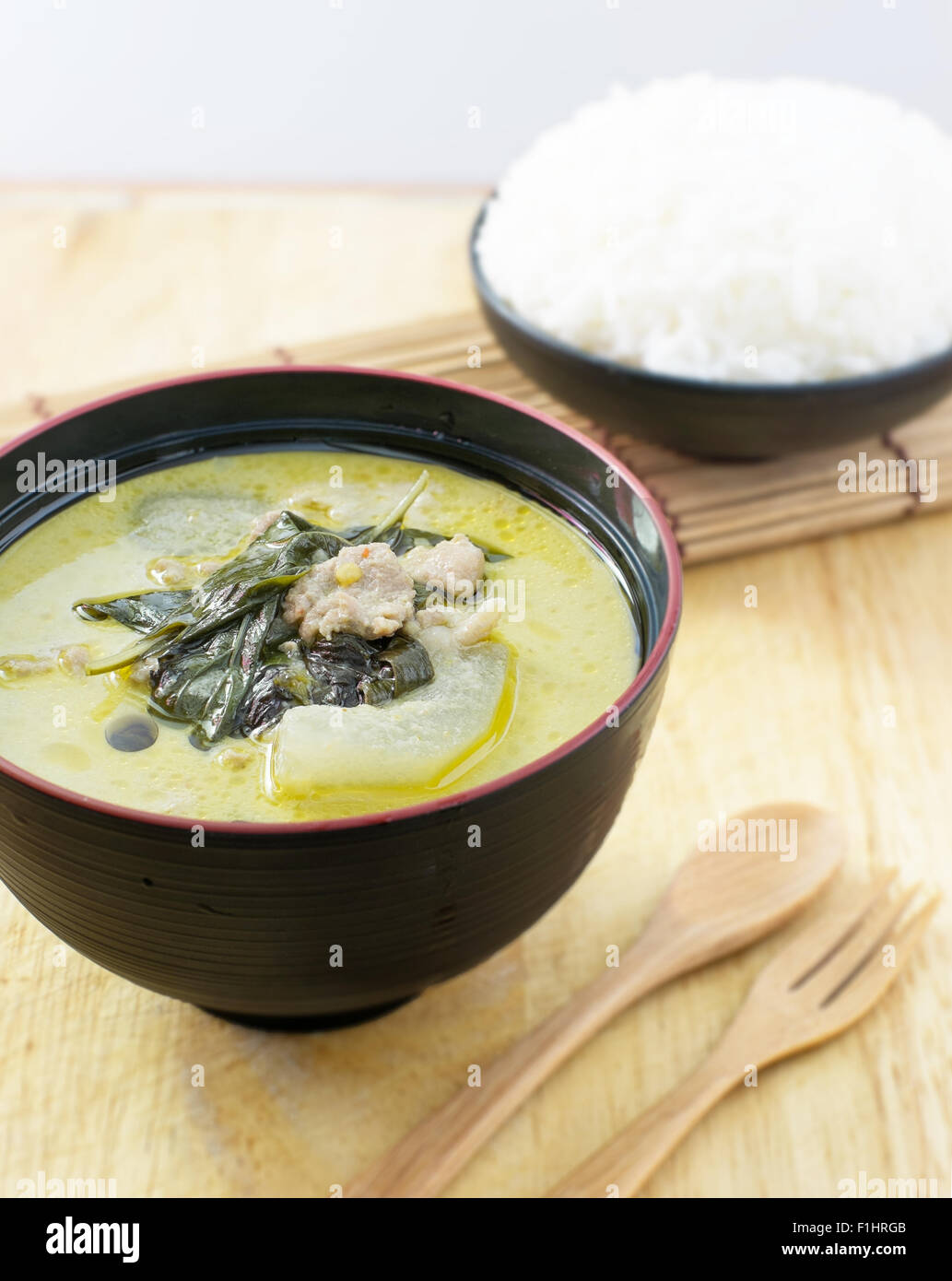La carne di maiale curry verde con riso Foto Stock