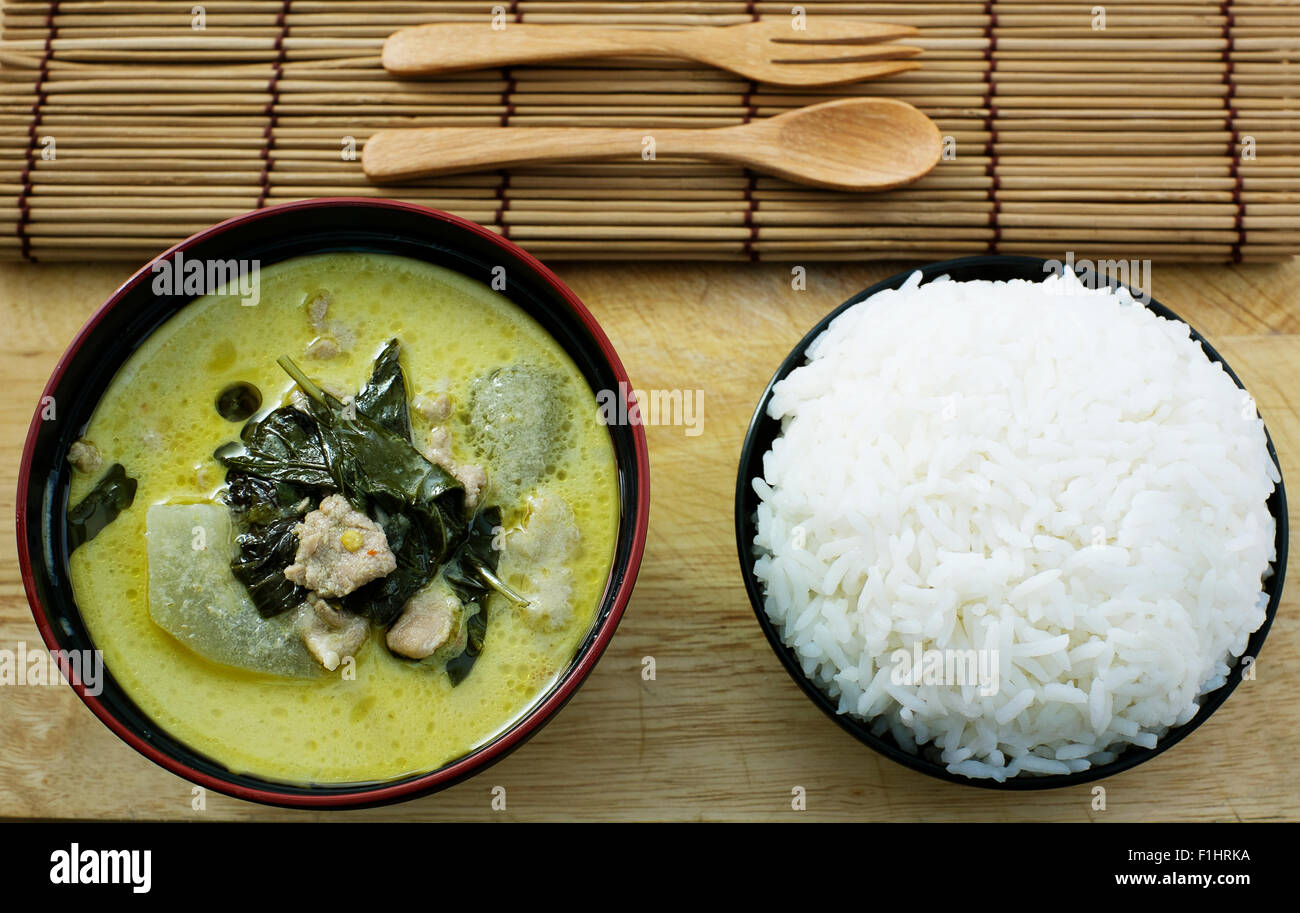 La carne di maiale curry verde con riso Foto Stock