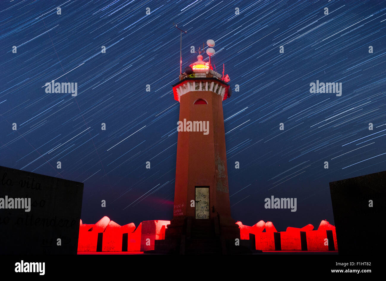 Una torre faro al Lido di Venezia, Italia Foto Stock