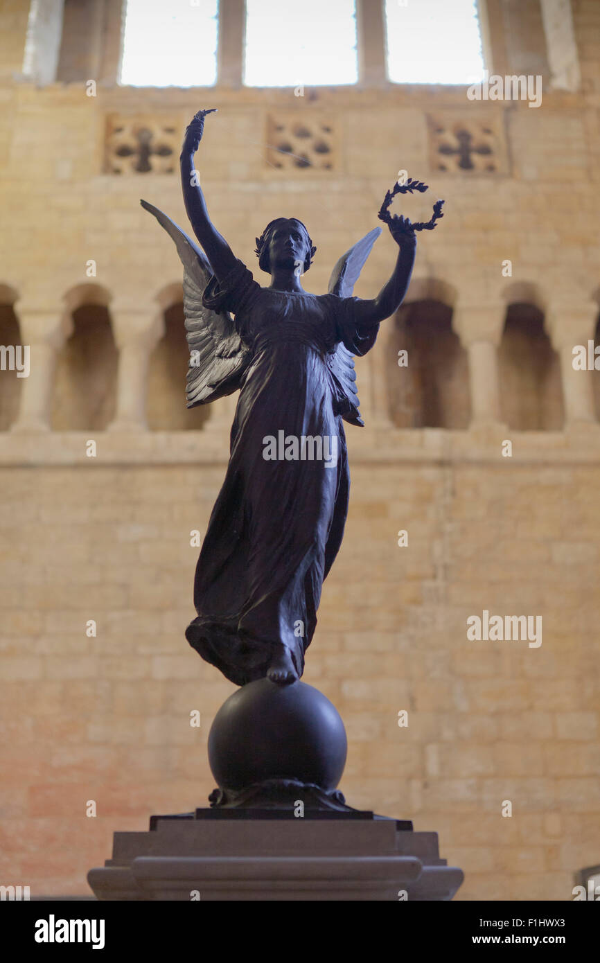 Winged statua in Pershore Abbey Foto Stock