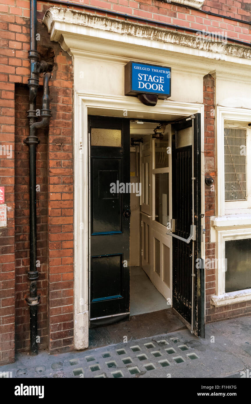 Fase Porta del Gielgud Theatre, Shaftesbury Avenue, nel West End di Londra Foto Stock